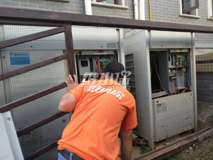 大金多聯(lián)機(jī)維修1.jpg 大金多聯(lián)機(jī)維修1.jpg